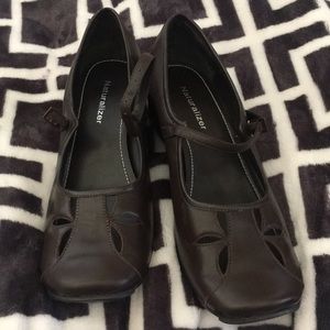 Naturalizer brown shoes size 9